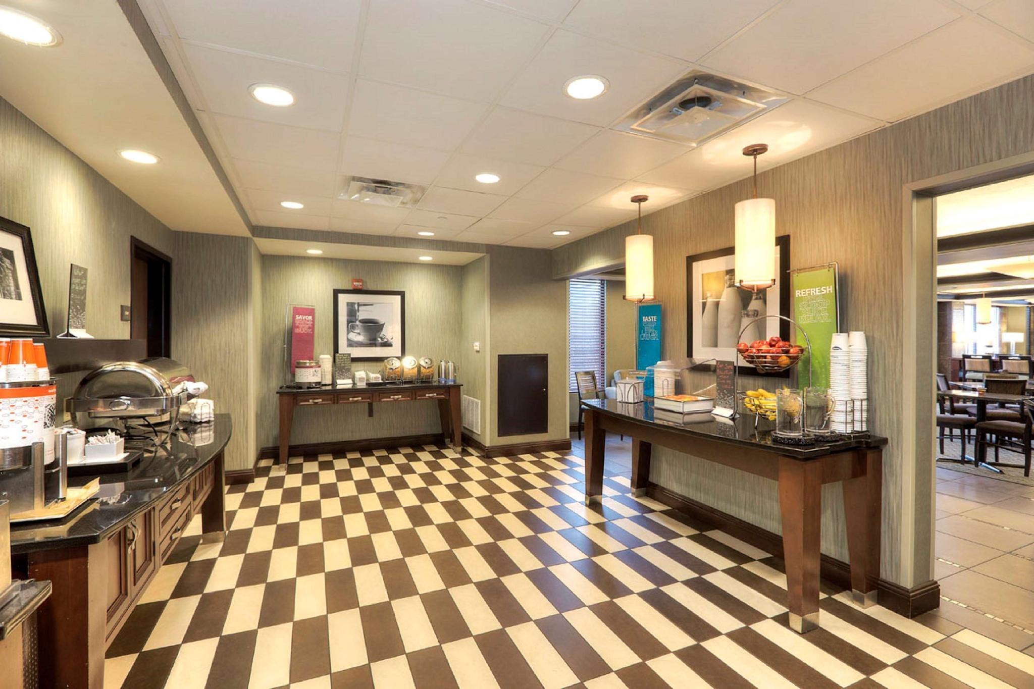 Hampton Inn Τράβερς Σίτι Εξωτερικό φωτογραφία