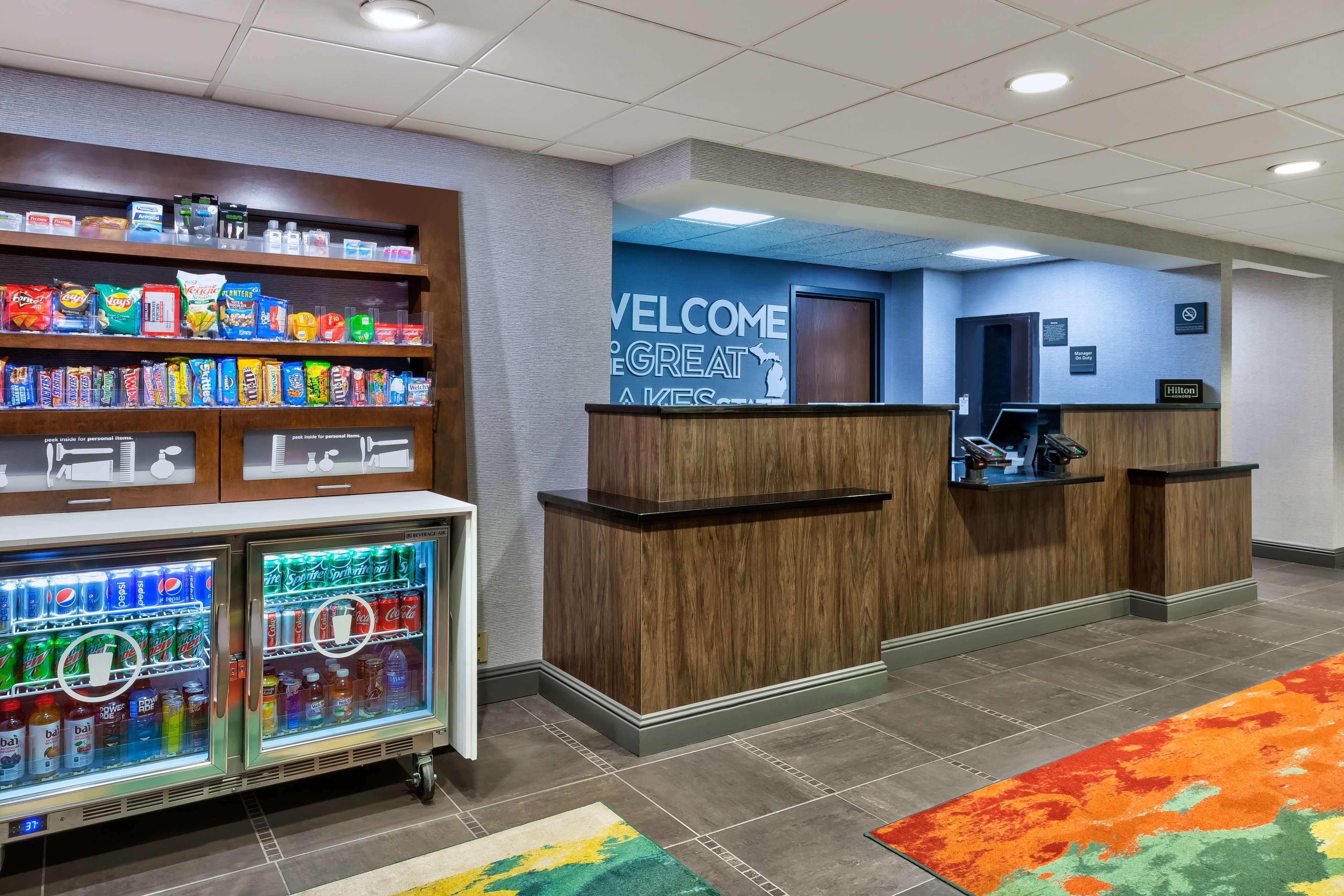 Hampton Inn Τράβερς Σίτι Εξωτερικό φωτογραφία