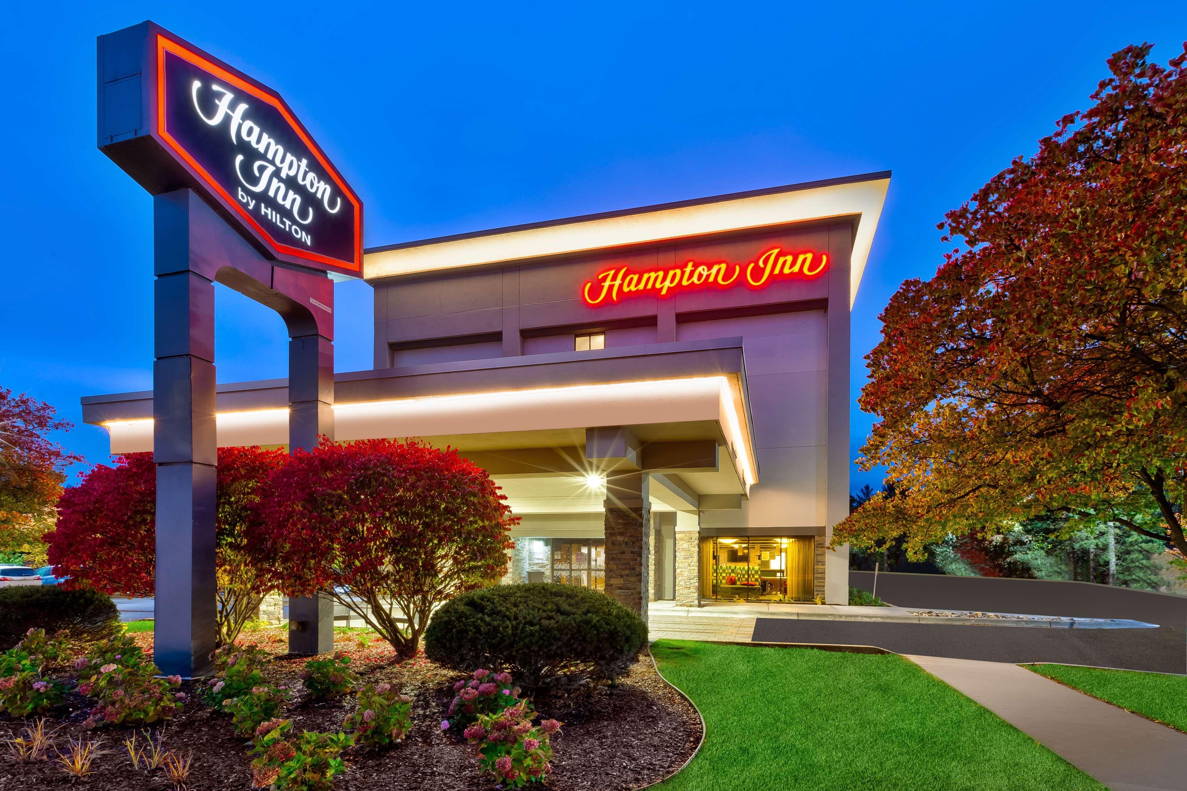 Hampton Inn Τράβερς Σίτι Εξωτερικό φωτογραφία