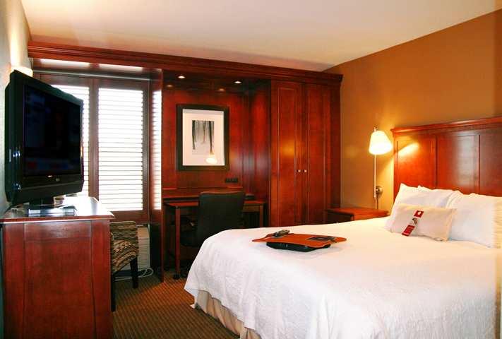 Hampton Inn Τράβερς Σίτι Εξωτερικό φωτογραφία