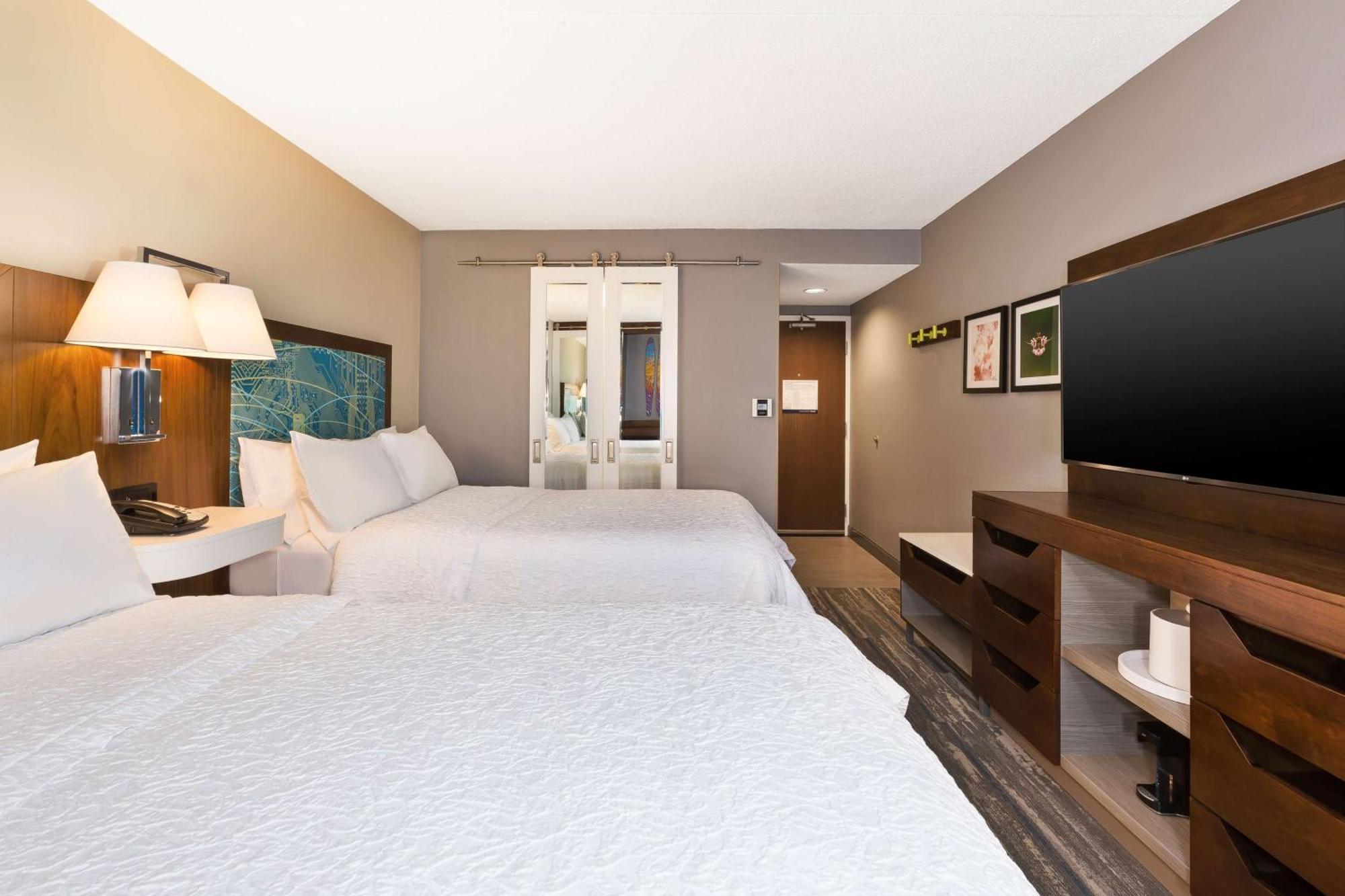 Hampton Inn Τράβερς Σίτι Εξωτερικό φωτογραφία