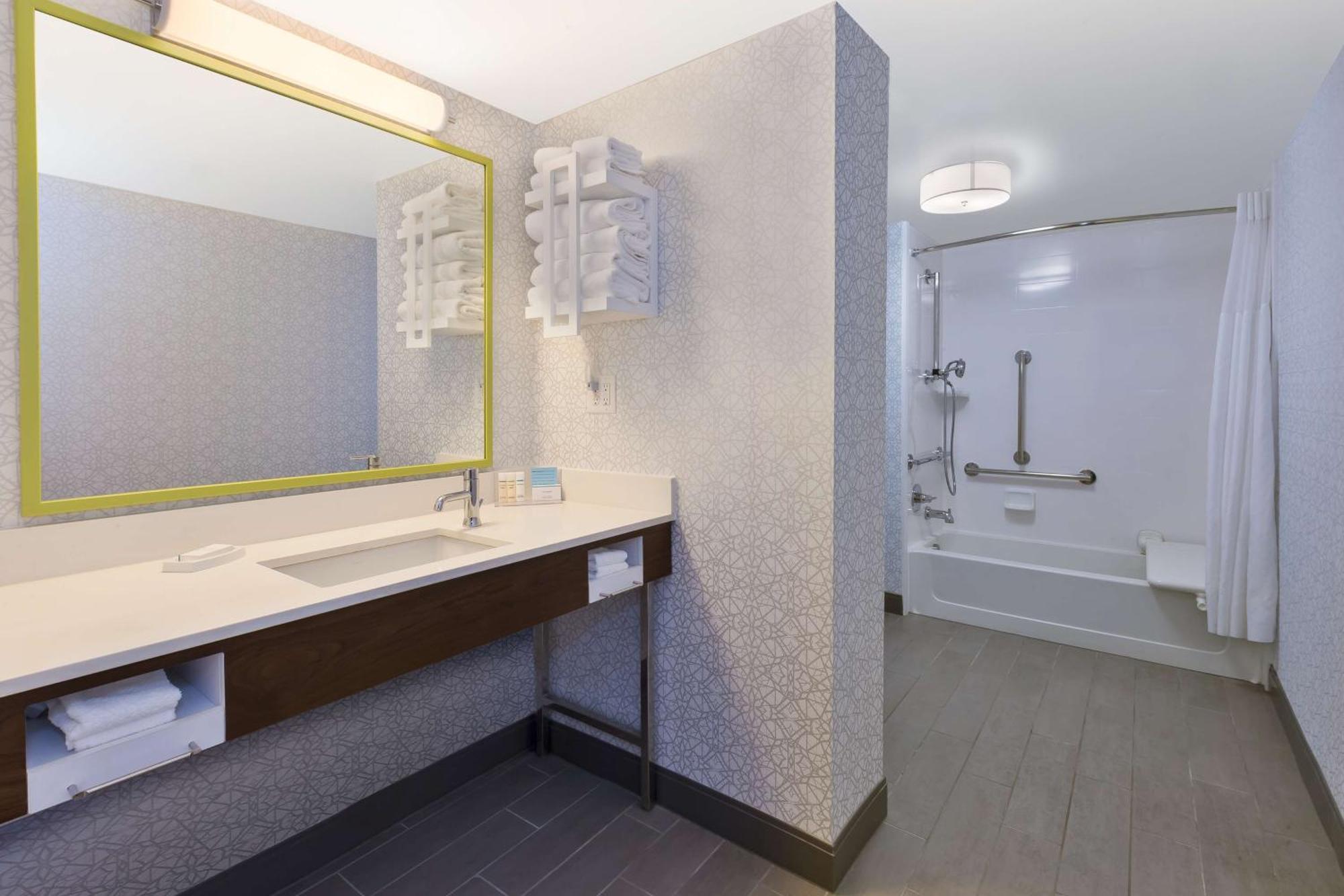 Hampton Inn Τράβερς Σίτι Εξωτερικό φωτογραφία
