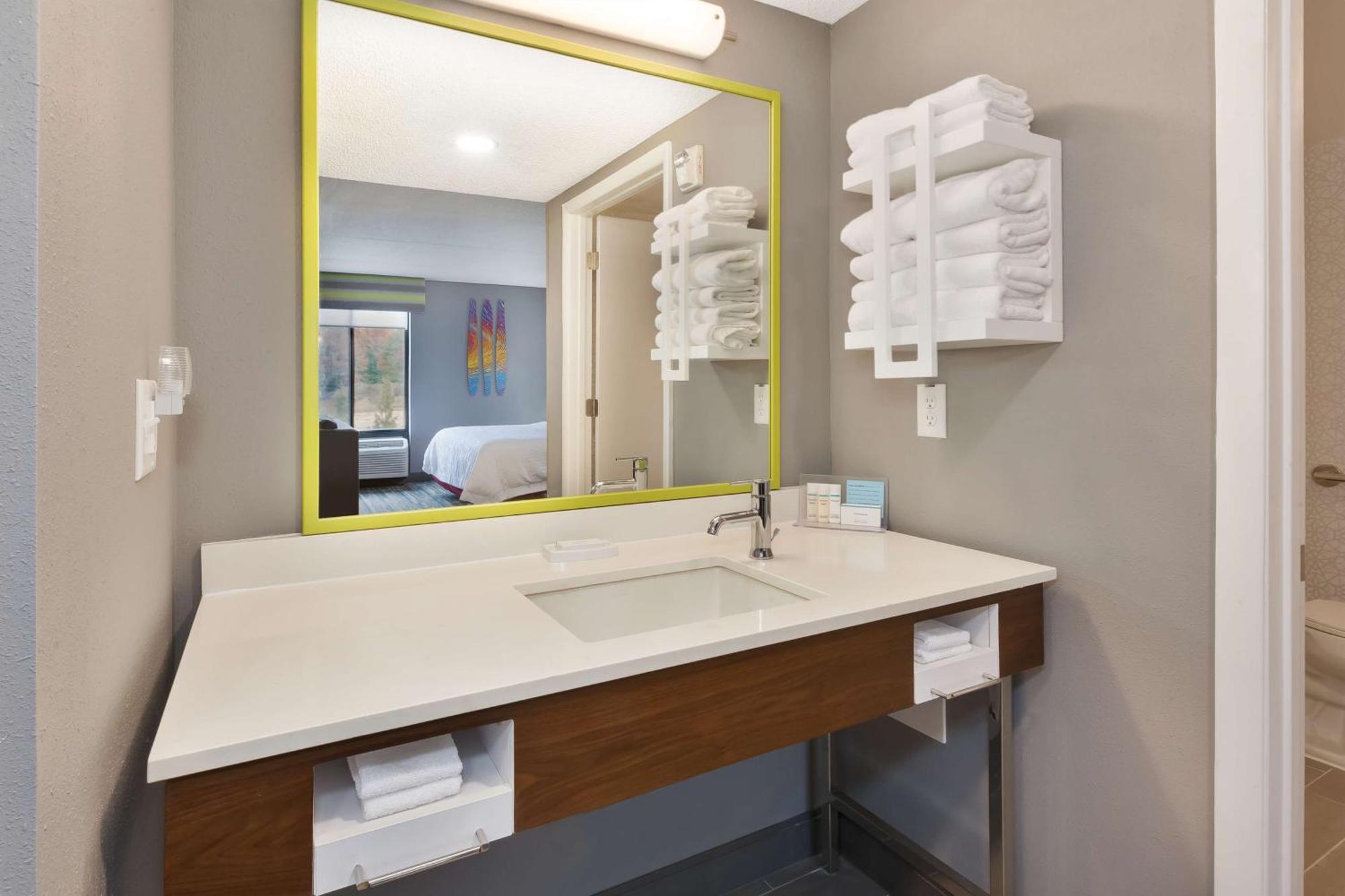 Hampton Inn Τράβερς Σίτι Εξωτερικό φωτογραφία