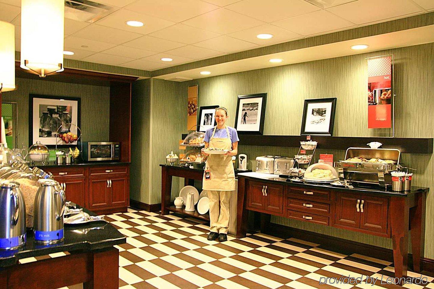 Hampton Inn Τράβερς Σίτι Εστιατόριο φωτογραφία