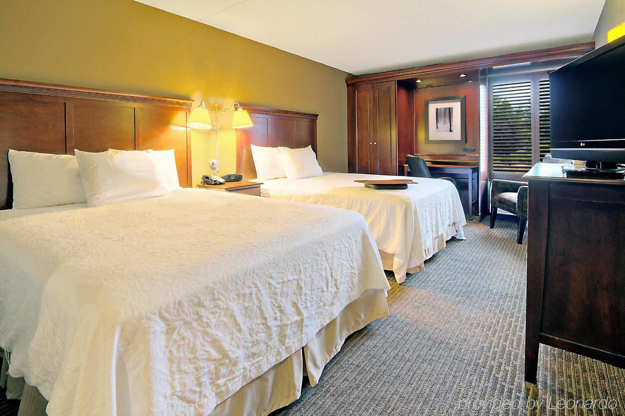 Hampton Inn Τράβερς Σίτι Εξωτερικό φωτογραφία