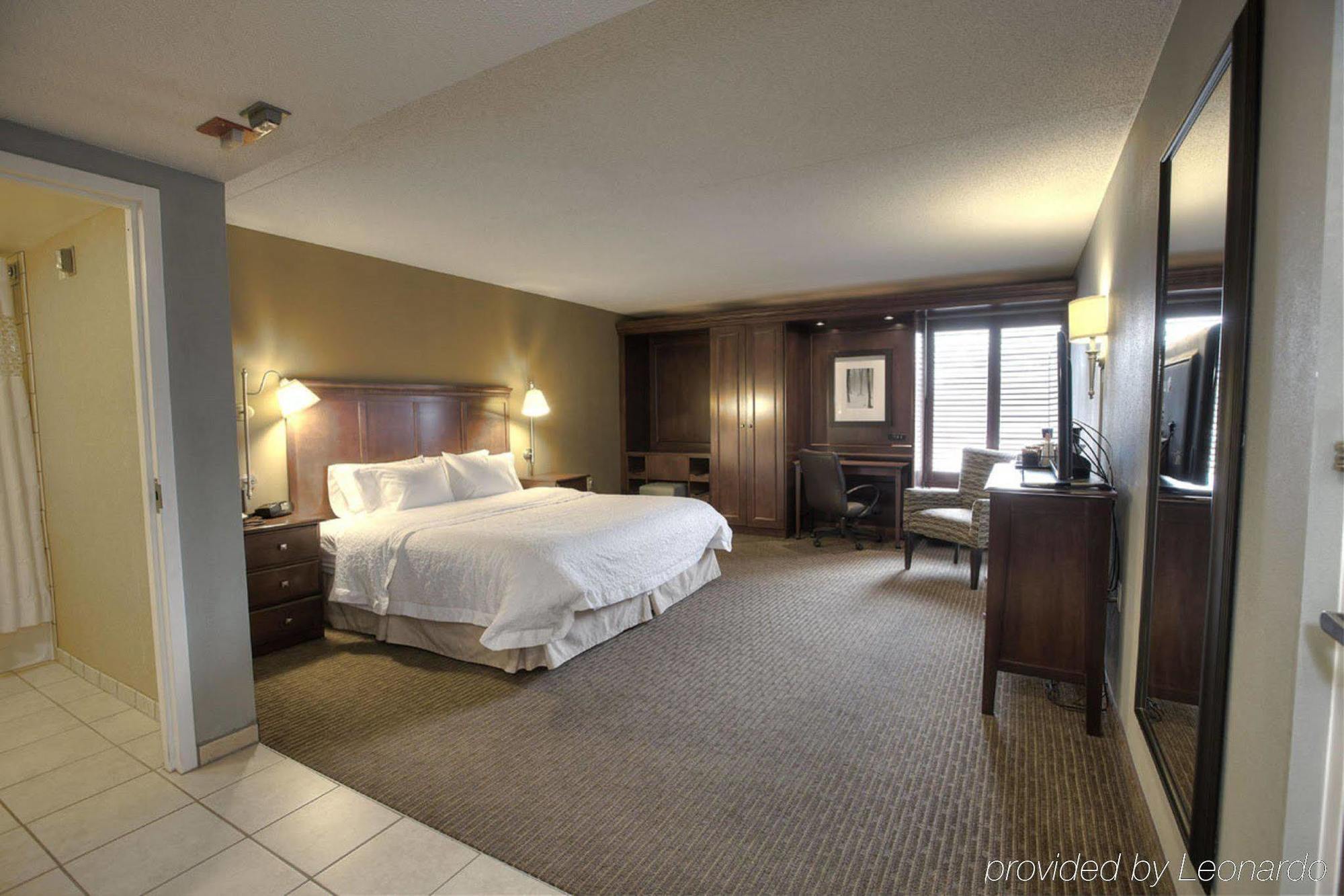 Hampton Inn Τράβερς Σίτι Εξωτερικό φωτογραφία