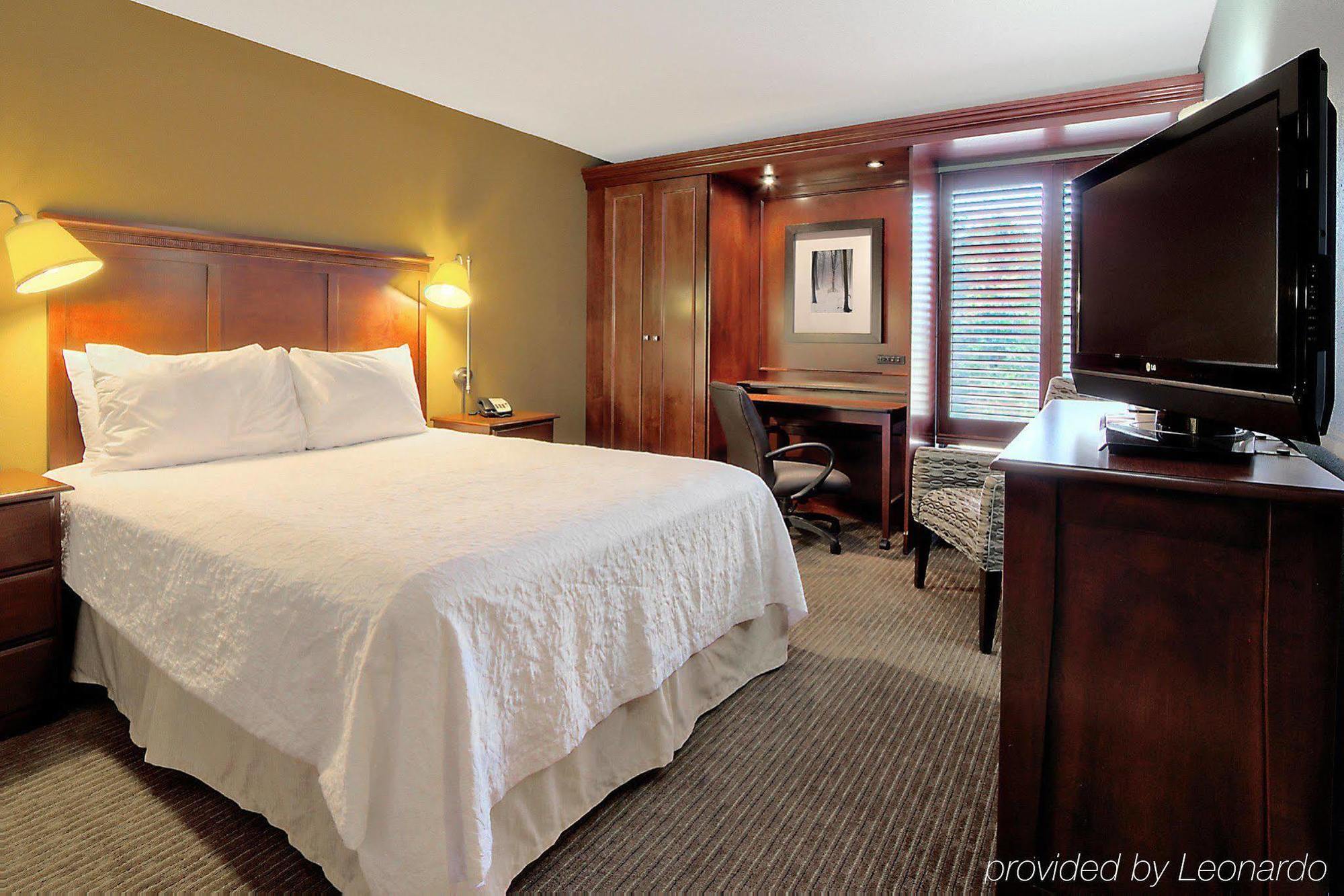 Hampton Inn Τράβερς Σίτι Εξωτερικό φωτογραφία