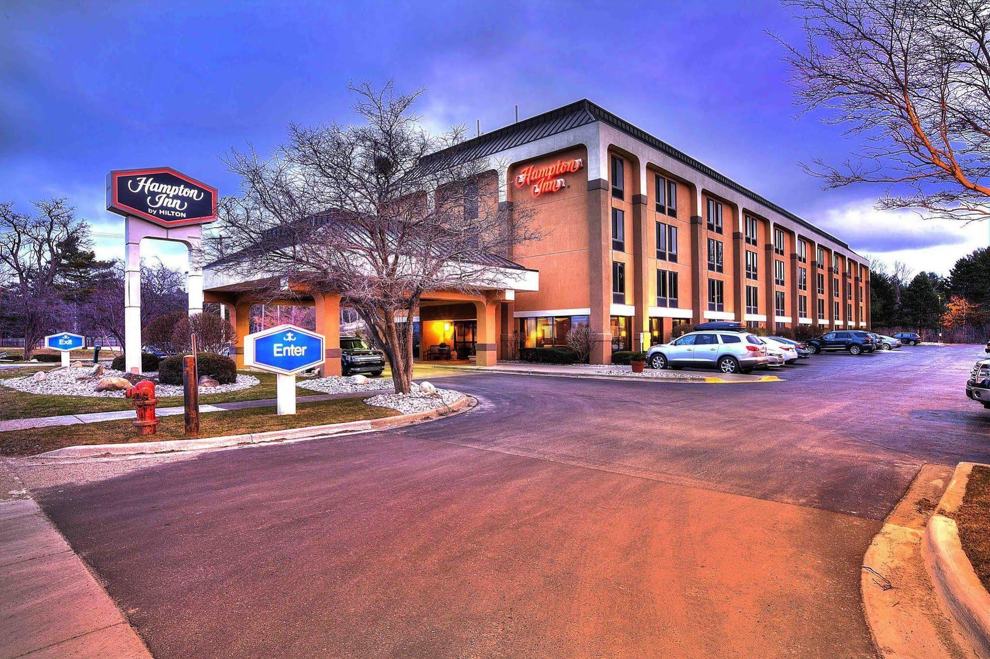 Hampton Inn Τράβερς Σίτι Εξωτερικό φωτογραφία
