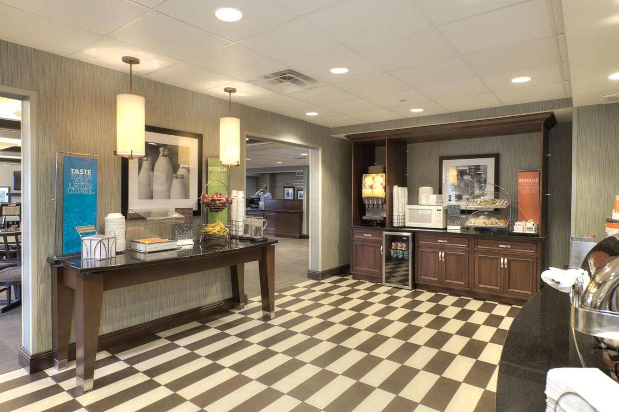 Hampton Inn Τράβερς Σίτι Εξωτερικό φωτογραφία