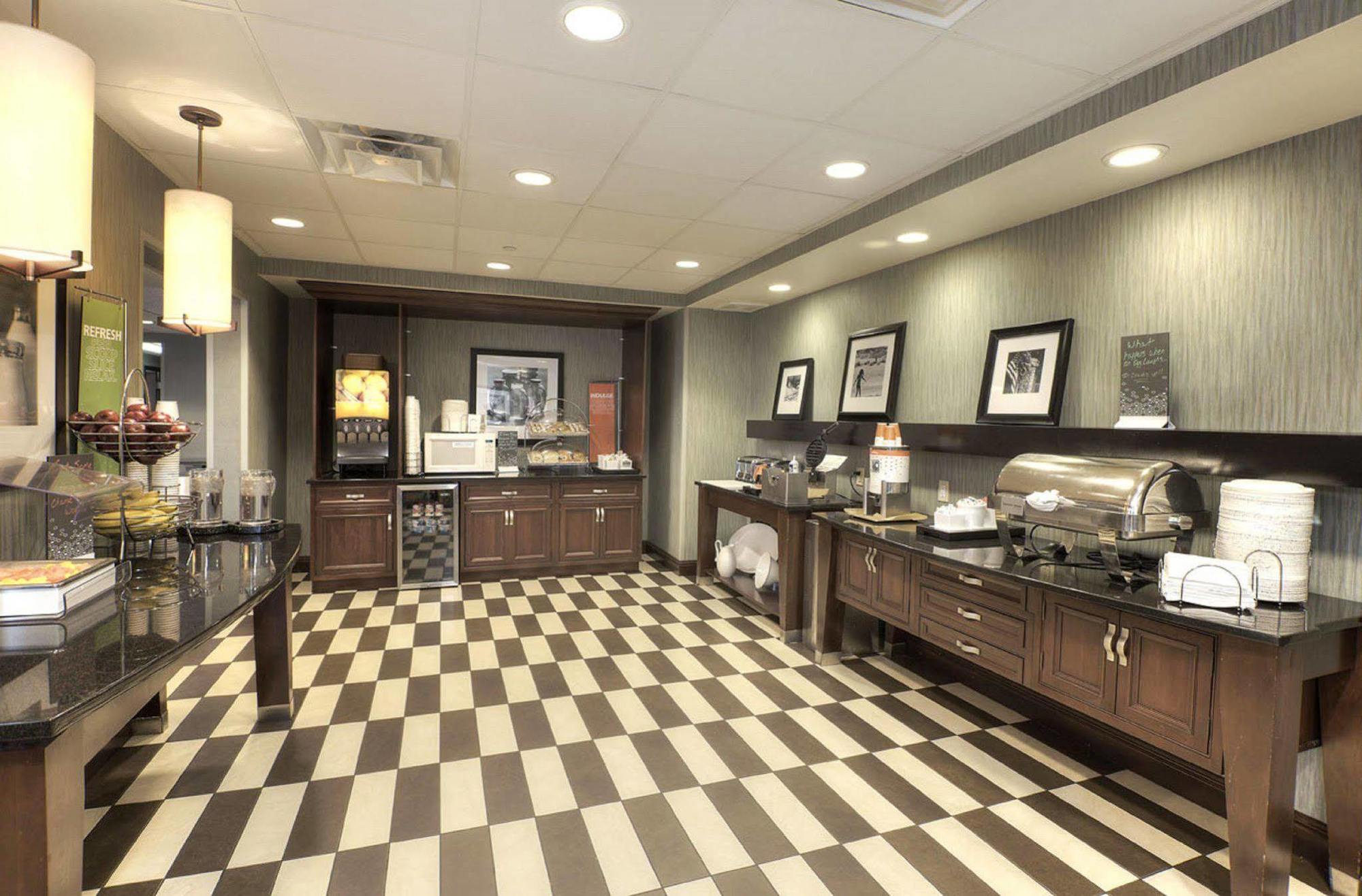 Hampton Inn Τράβερς Σίτι Εξωτερικό φωτογραφία