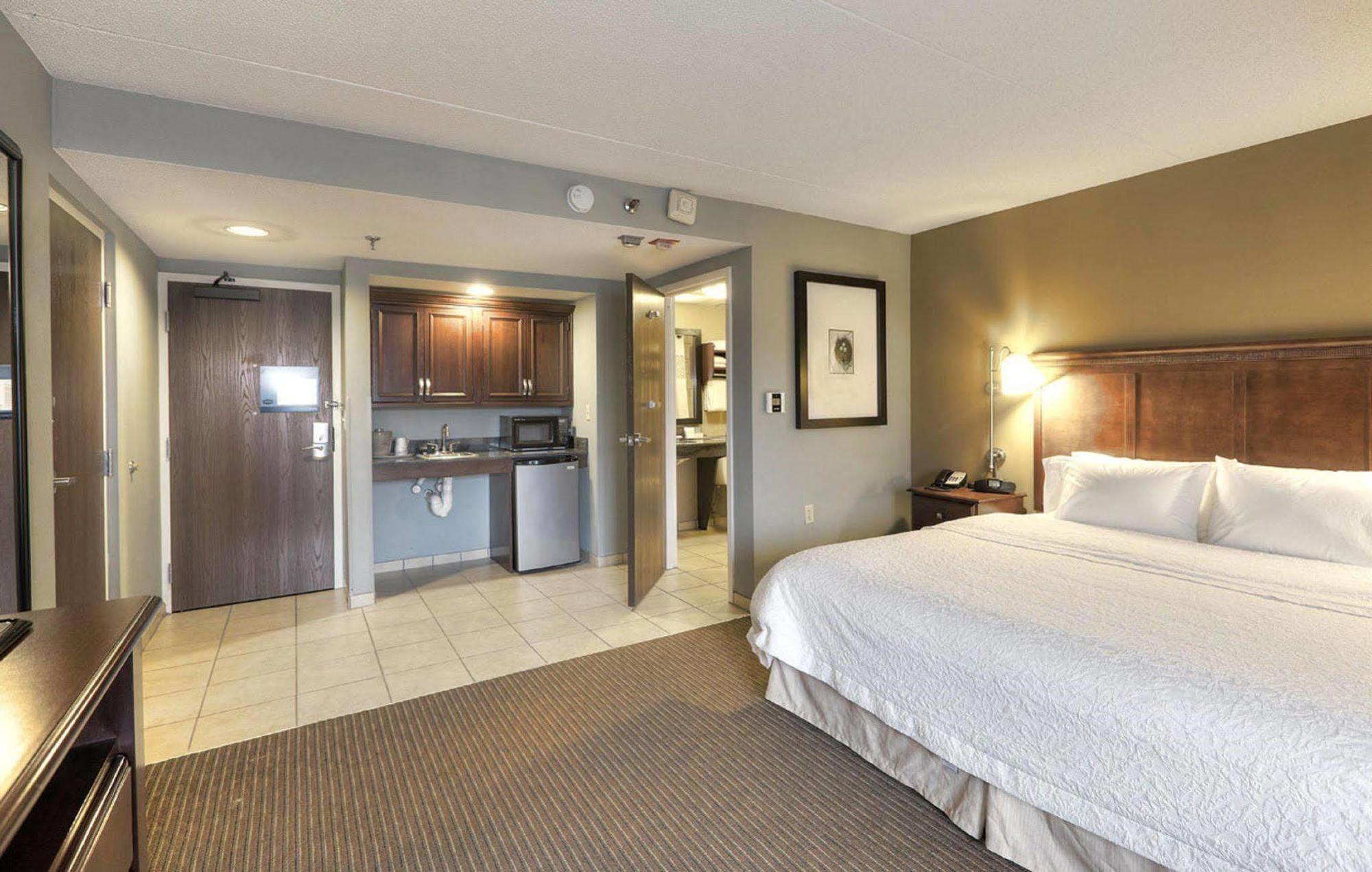 Hampton Inn Τράβερς Σίτι Εξωτερικό φωτογραφία
